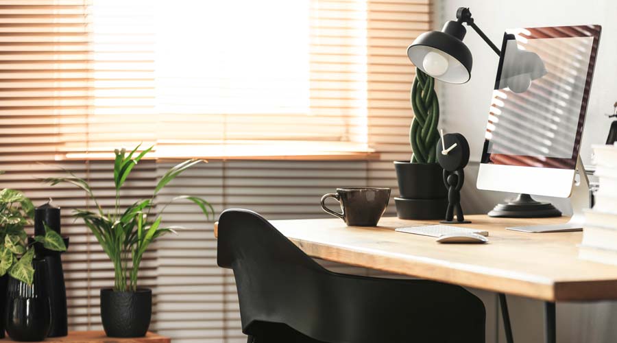Ideias para escolher cortinas ou persianas para o seu escritório em casa